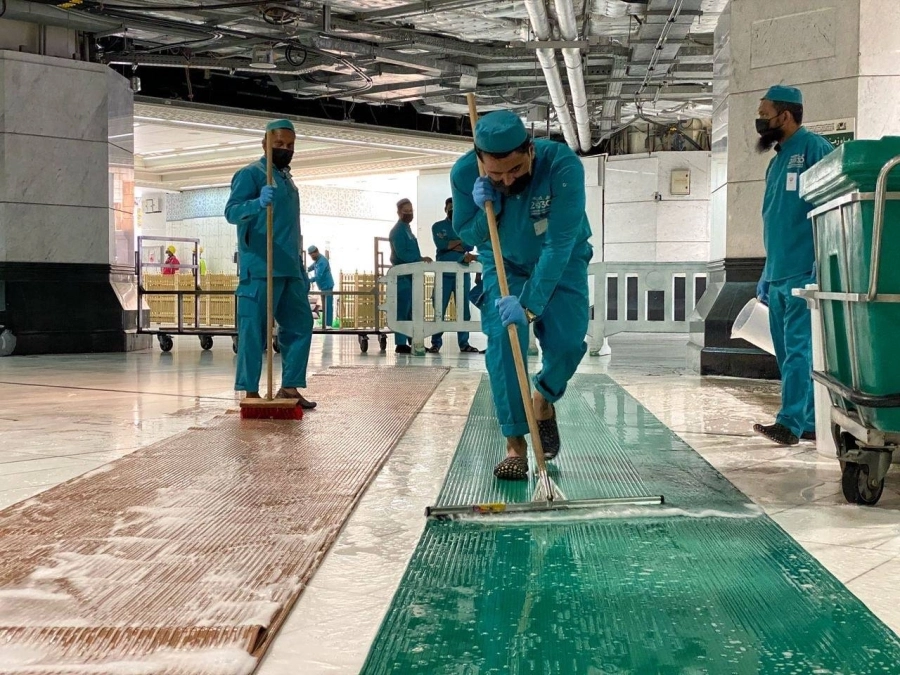 






تطهير وتعقيم المشايات                       (مكة)