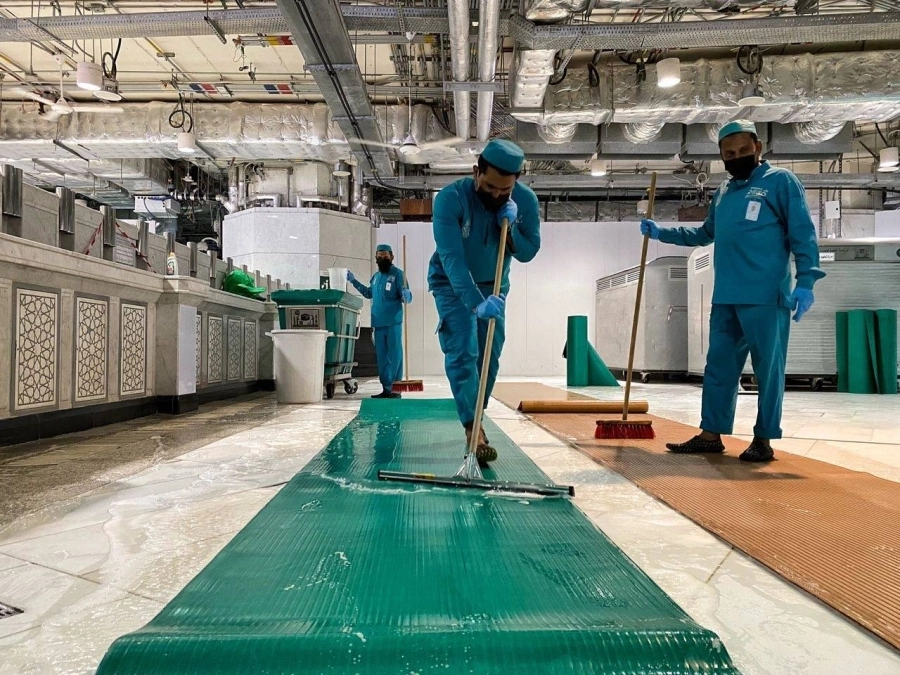 من تطهير وتعقيم المشايات (مكة)