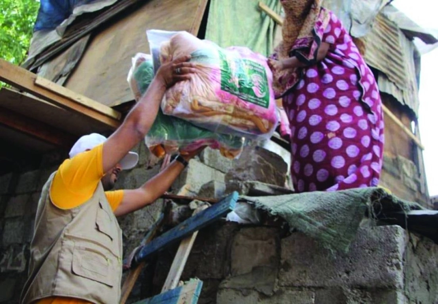 بطاطين شتوية للاجئين في تعز (واس)