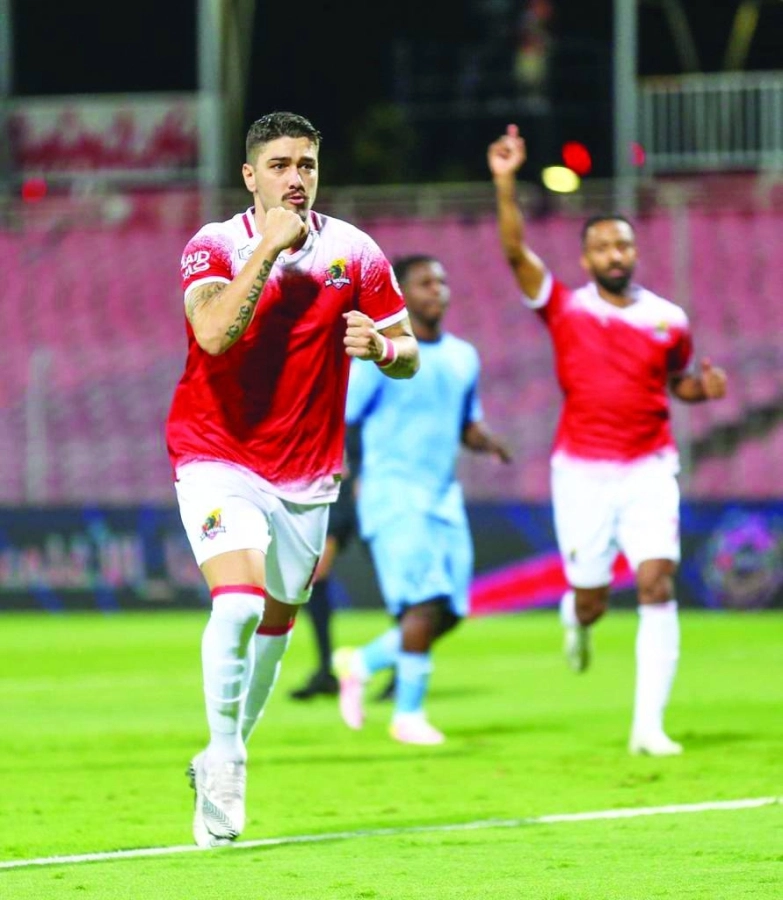 ديمتري يحتفل بواحد من أهدافه أمس (إعلامي الوحدة)