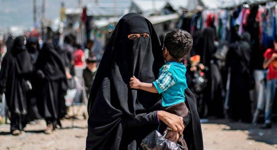 داعشيات يهربن إلى تركيا (مكة)