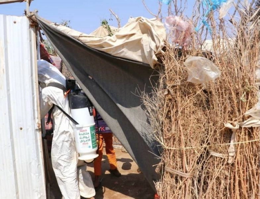 تنفيذ مشروع المياه والإصحاح البيئي للمحافظة على حياة الأسر في مديرية الخوخة بمحافظة الحديدة