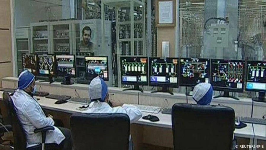 فريق التفتيش الدولي يراقب إحدى المنشآت        (مكة)