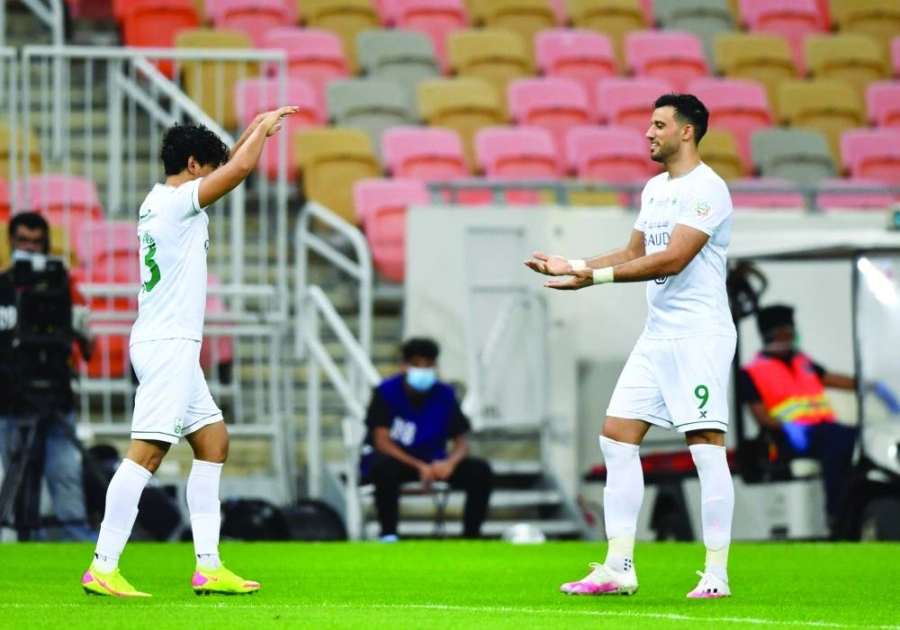 






عمر السومة عقب تسجيله هدفا لفريقه                                                                                        (إعلامي الأهلي)