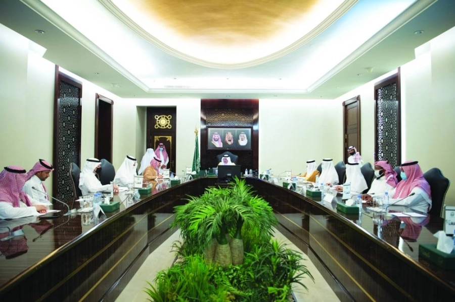 






خالد الفيصل خلال ترؤسه الاجتماع                                                                                 (مكة)