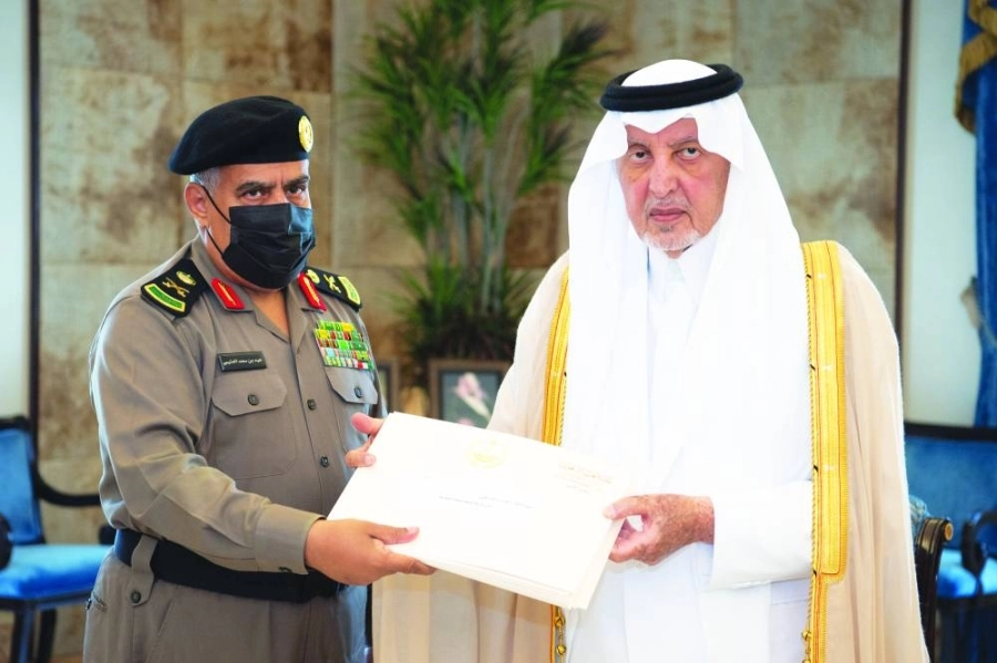 






.. ويكرم رجال الأمن