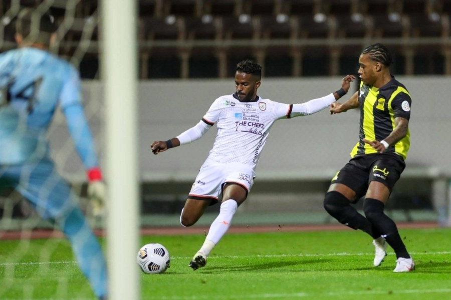 






رعايات عدة على قميصي الشباب والاتحاد في مباراتهما أمس الأول                       (مكة)