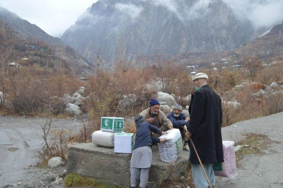 تسليم المواد الإيوائية في أماكن نائية بباكستان (واس)