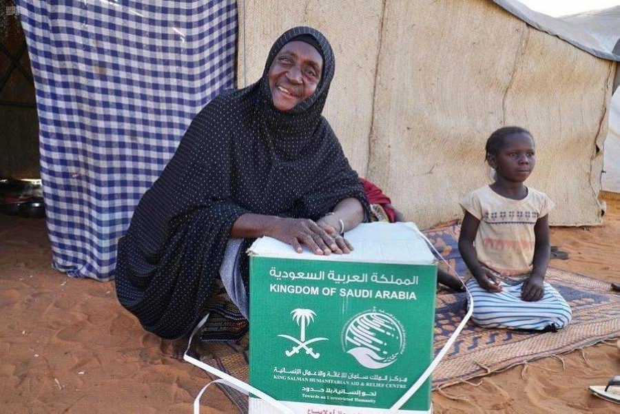 الفرحة على وجه سيدة من النيجر (واس)