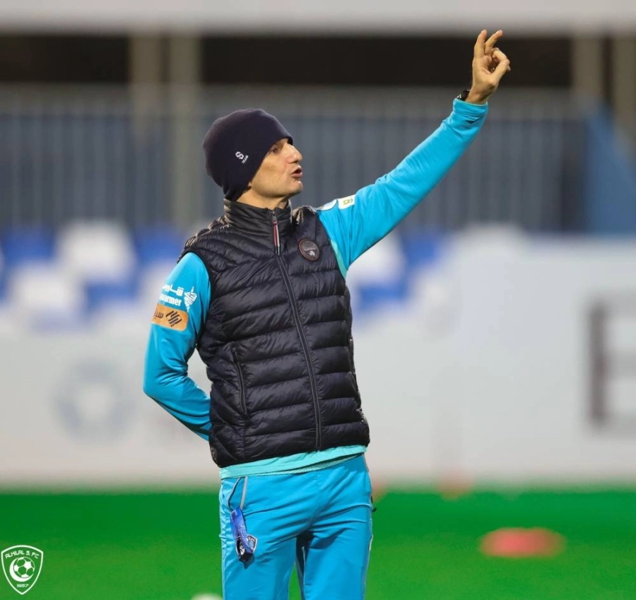 



رازفان لوشيسكو