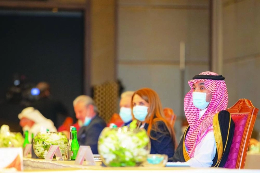 



عبدالعزيز بن تركي خلال اجتماع المكتب التنفيذي أمس بعمان                                                                                     (مكة)