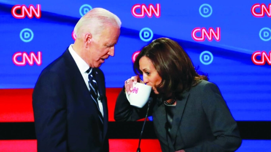 






بايدن ونائبته كامالا هاريس                                                   (مكة)