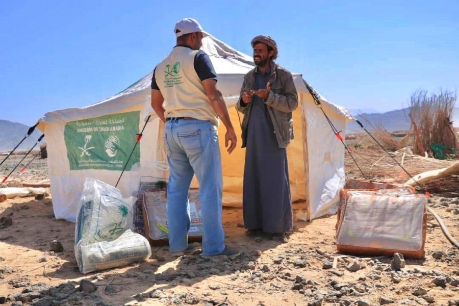 خيام وبطانيات وبسط وزعها مركز الملك سلمان للإغاثة للنازحين المتضررين من الحريق في وادي ذنة بمديرية صرواح التابعة لمحافظة مأرب.
