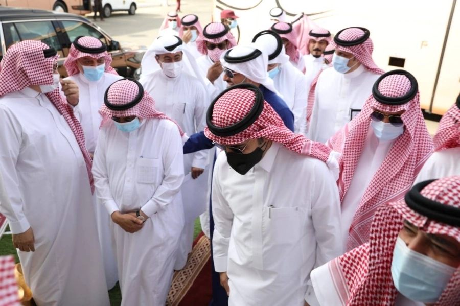 الوزير الحقيل خلال زيارته يوجه بطراز معماري موحد لمخطط درب الحرمين بقلب جدة