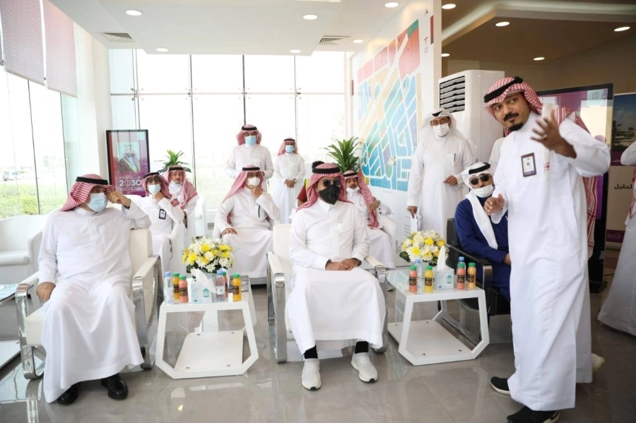 الوزير الحقيل خلال زيارته يوجه بطراز معماري موحد لمخطط درب الحرمين بقلب جدة