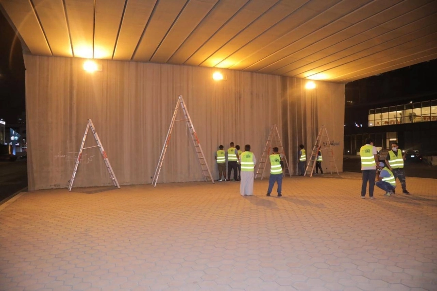 أمانة جدة تجمل الجسور بأعمال الموهوبين في الخط العربي