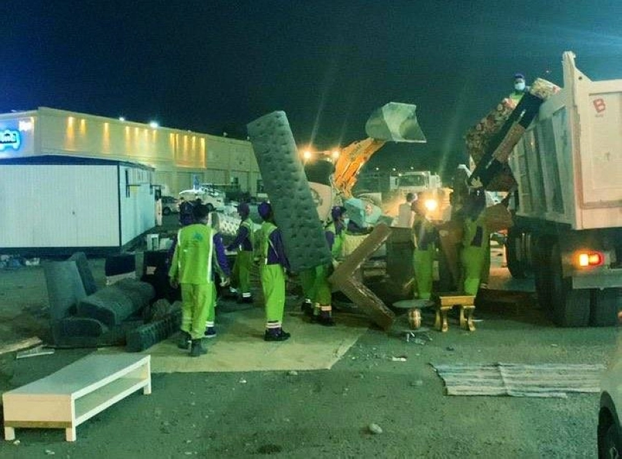 






من حملات البلدية بحراج المعيصم                     (مكة)