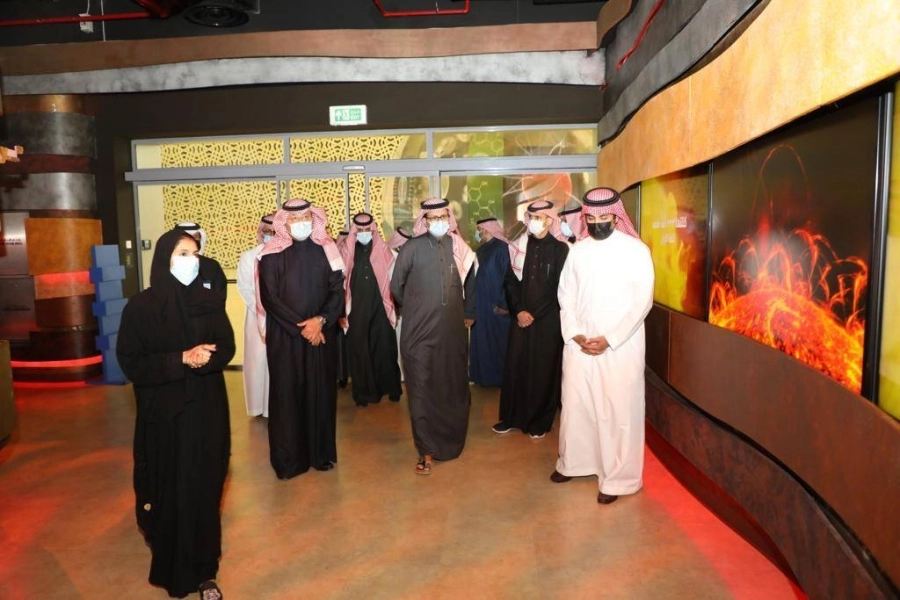 رئيس هيئة الطيران المدني يزور واحة الملك سلمان للعلوم