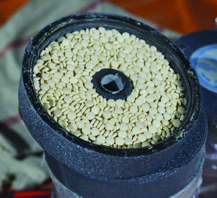 حبوب الأمفيتامين مخبأة بالأقراص الحديدية                 (مكة)