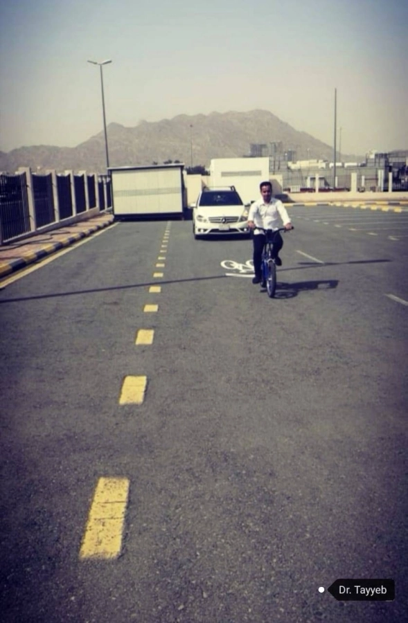 مسار تجريبي للدراجات بأحد الطرق  (مكة )