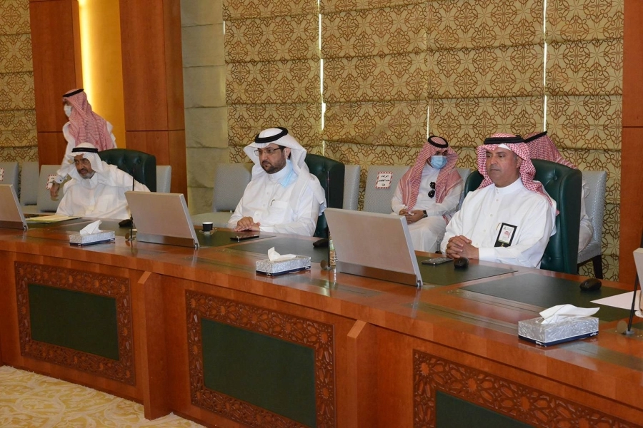 مشاركون في حلقة النقاش (مكة)