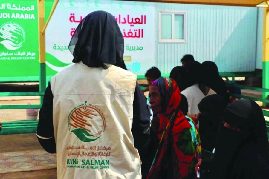 يمنيات تراجعن العيادات الطبية المتنقلة (واس)