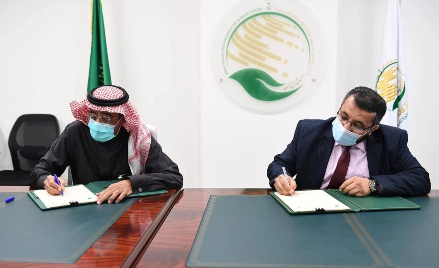 جانب من توقيع الاتفاقية