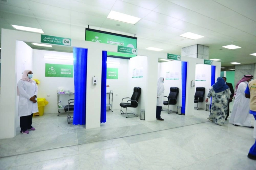 






من تجهيزات غرف التطعيم بالمطار                                 (مكة)