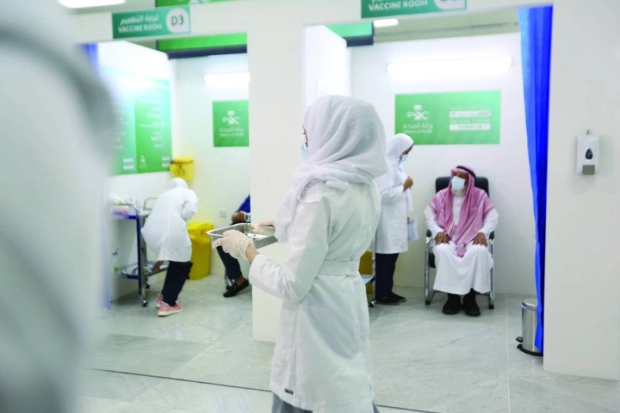 من التجهيزات والطواقم الطبية بالمطار (مكة)