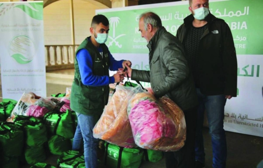 






تسليم الحقائب للمستحقين                                                                   (واس)