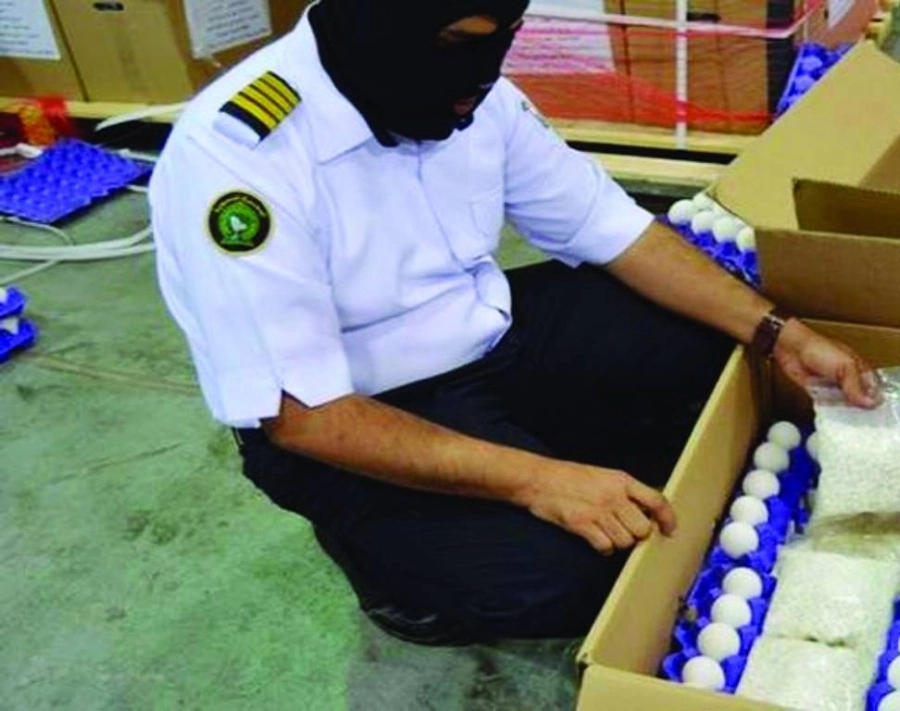 






تهريب الحبوب المخدرة داخل كراتين البيض