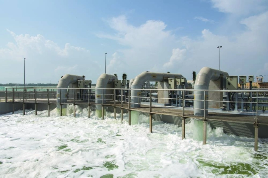 من غرفة التحكم بمشروع محطة السلام (مكة)