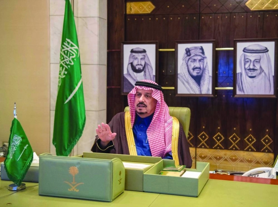  فيصل بن بندر خلال الافتتاح عبر الاتصال المرئي (مكة) 