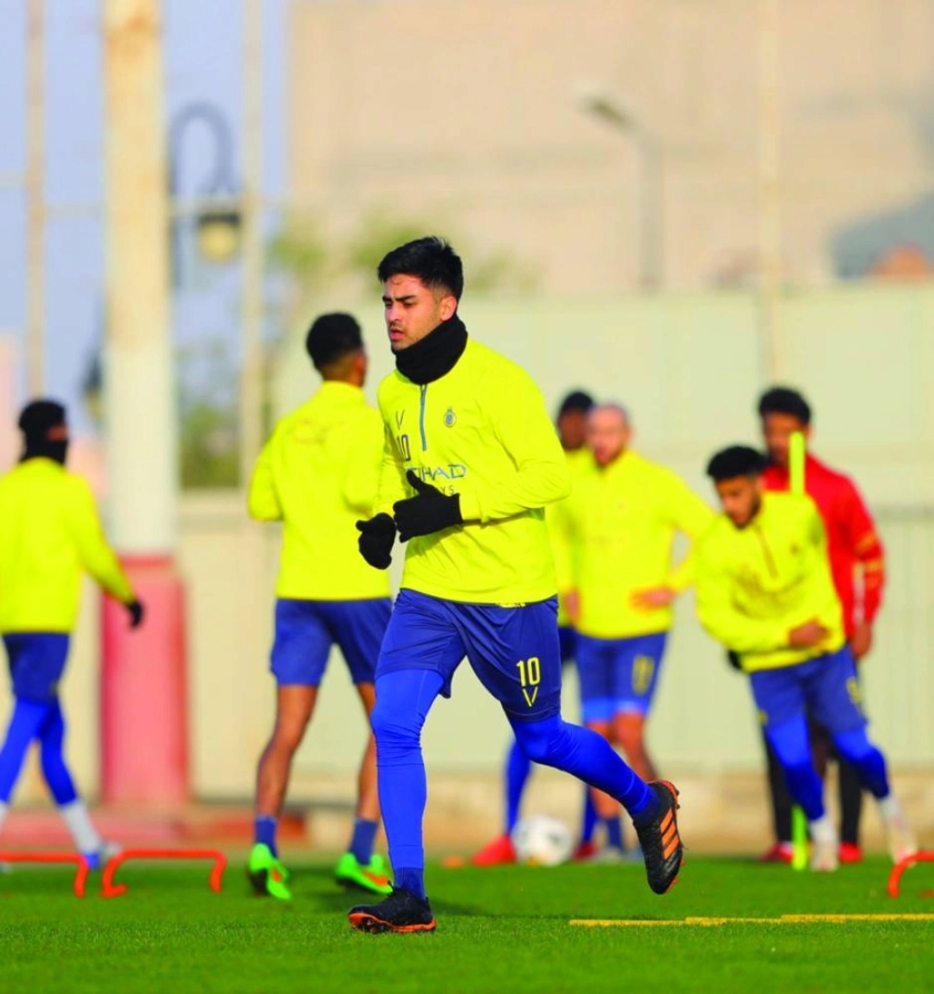 من تدريبات النصر والفيصلي استعدادا للمباراة                           (مكة)