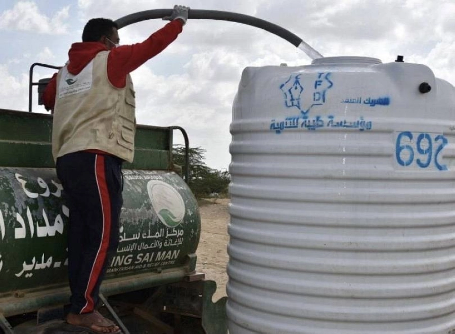 مركز الملك سلمان للإغاثة يواصل تنفيذ مشروع الإمداد المائي 