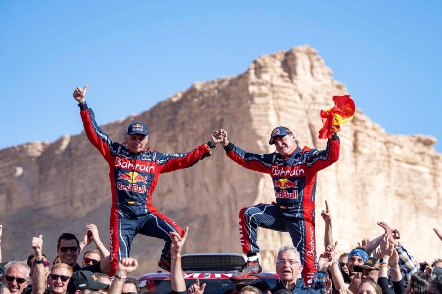 






الإسباني كارلوس ساينز خلال تتويجه النسخة الماضية