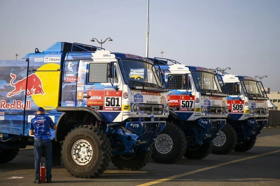 






الشاحنات المشاركة في المنافسات