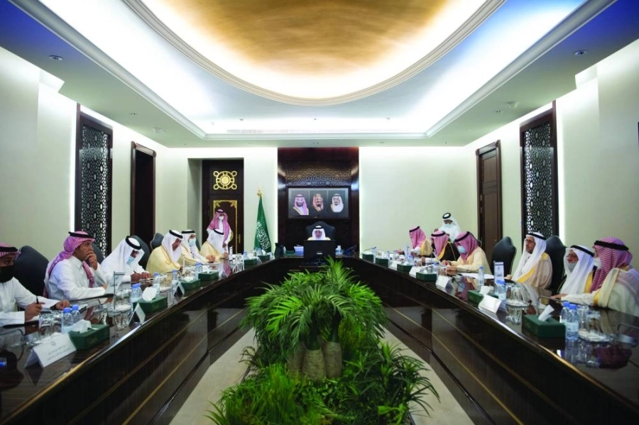 






خالد الفيصل مترئسا اجتماع مراكز الأحياء         (مكة)