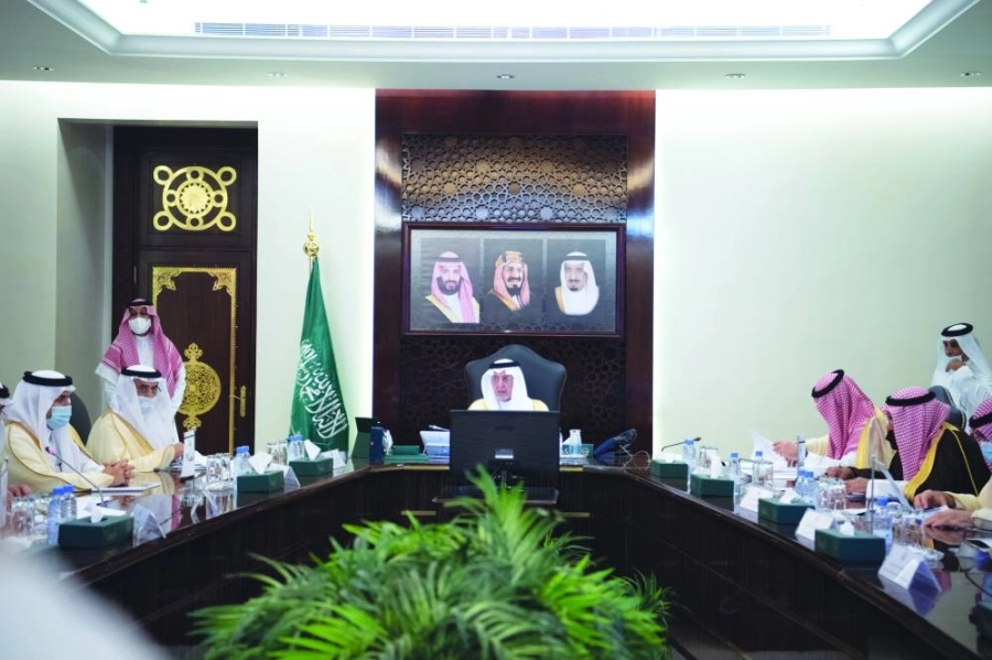 خالد الفيصل مترئسا اجتماع مراكز الأحياء (مكة)