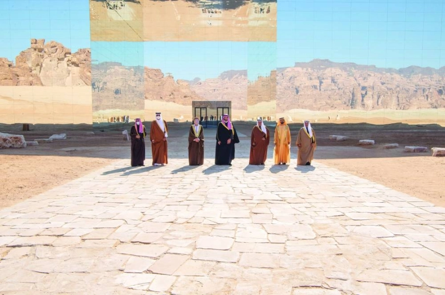 






قادة ورؤساء وفود دول مجلس التعاون الخليجي في صورة تذكارية أمام قاعة مرايا                                           (واس)