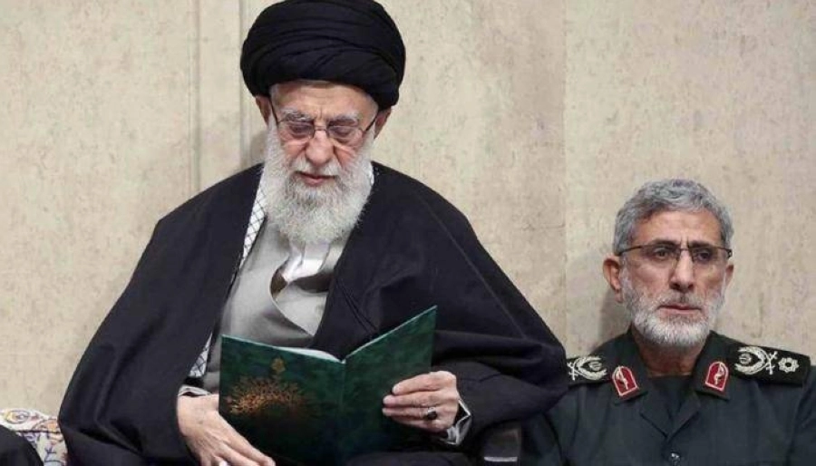 قاآني على يسار خامنئي         (مكة)