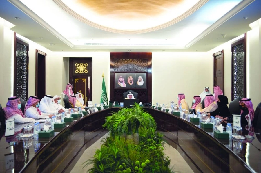 خالد الفيصل مترئسا الاجتماع (مكة)