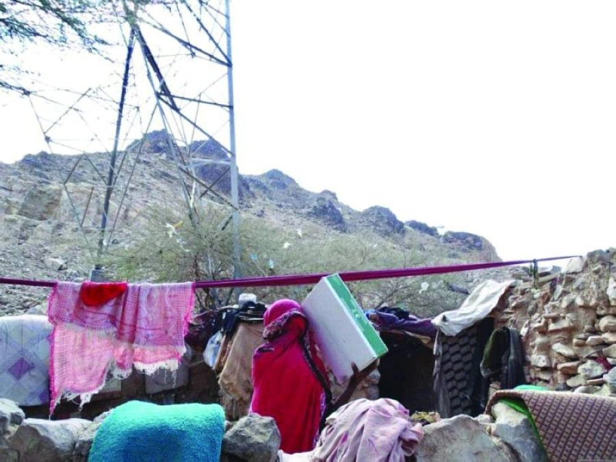 التمور تصل إلى خيام اللاجئين (واس)