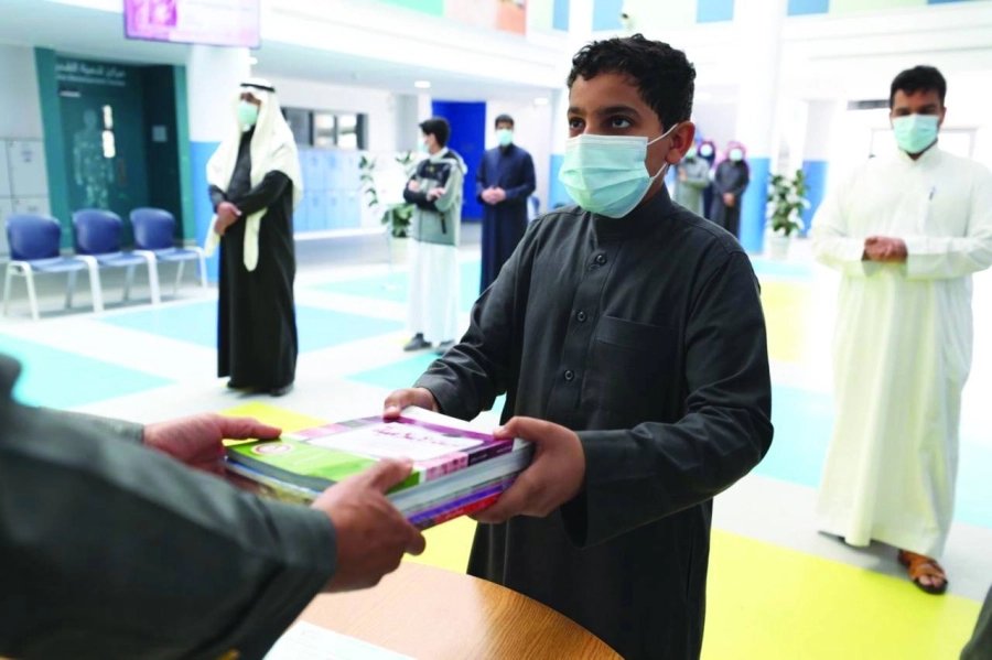 



من عملية تسليم الكتب المدرسية للطلاب                       (مكة)