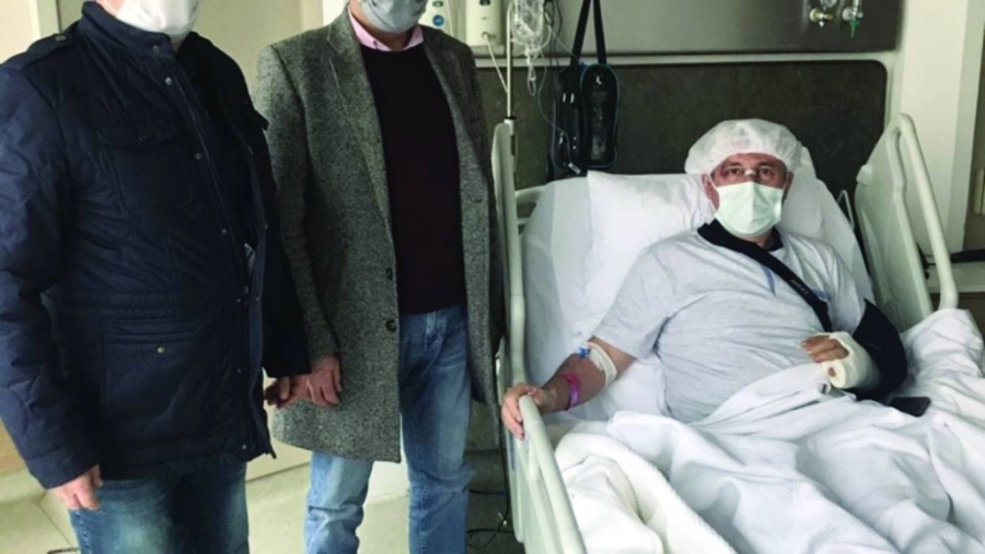 سلجوق أوزداغ بعد تعرضه للاعتداء الإرهابي (مكة)