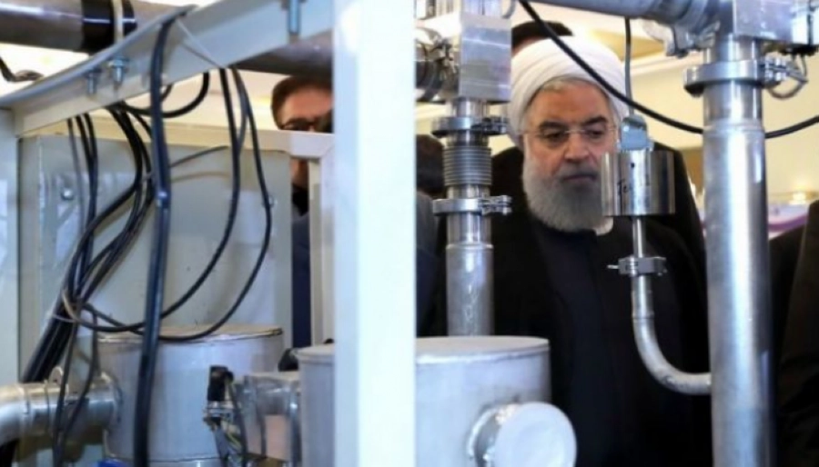 روحاني يزور إحدى المنشآت النووية                   (مكة)