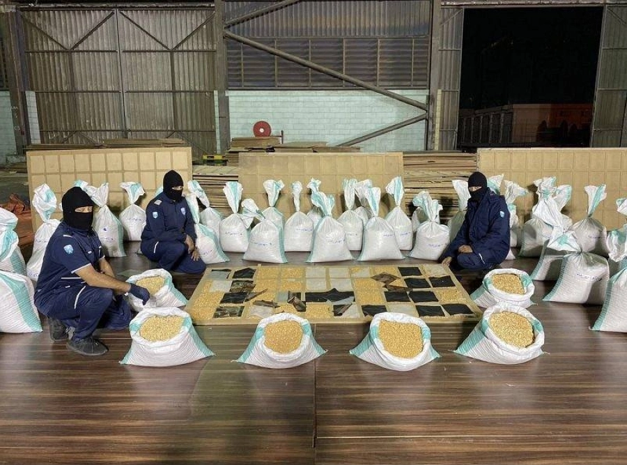 إحباط محاولة تهريب أكثر من 14 مليون حبة كبتاجون مخبأة في إرسالية "ألواح خشبية" (واس)