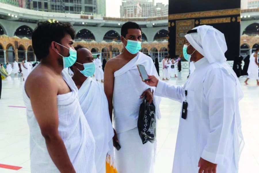 






معتمرون يشيدون بجهود المملكة                    (مكة)