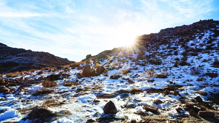 الثلوج تغطي جبل اللوز (مكة)