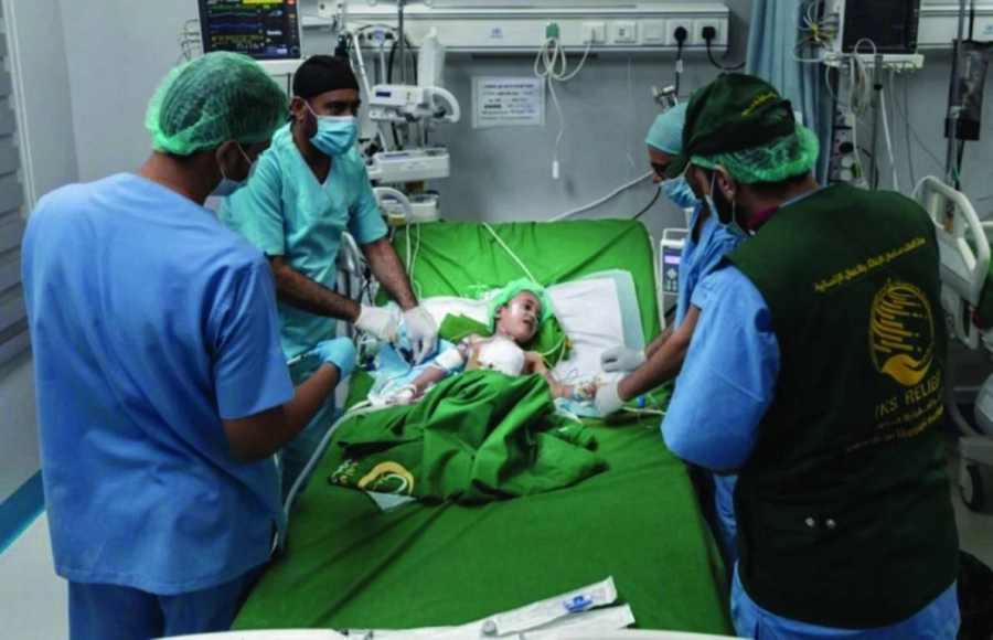 عملية جراحية سعودية لطفل يمني لم يتجاوز الثالثة (واس)